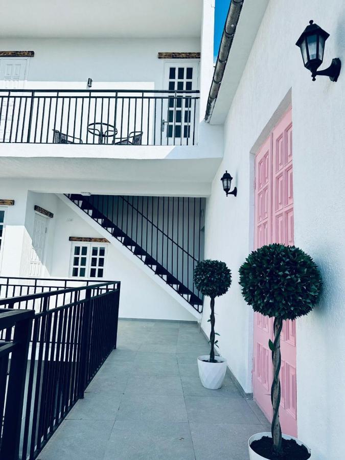 Villa Gardens 코불레티 외부 사진