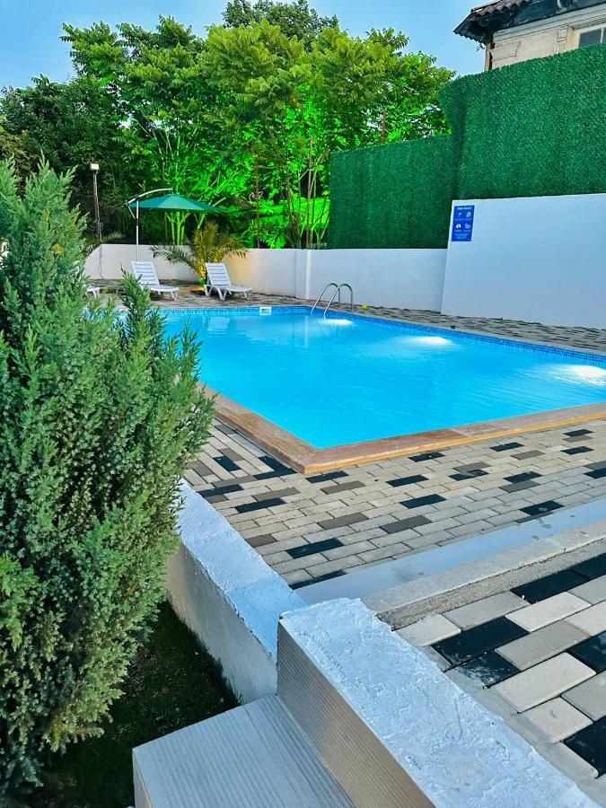 Villa Gardens 코불레티 외부 사진