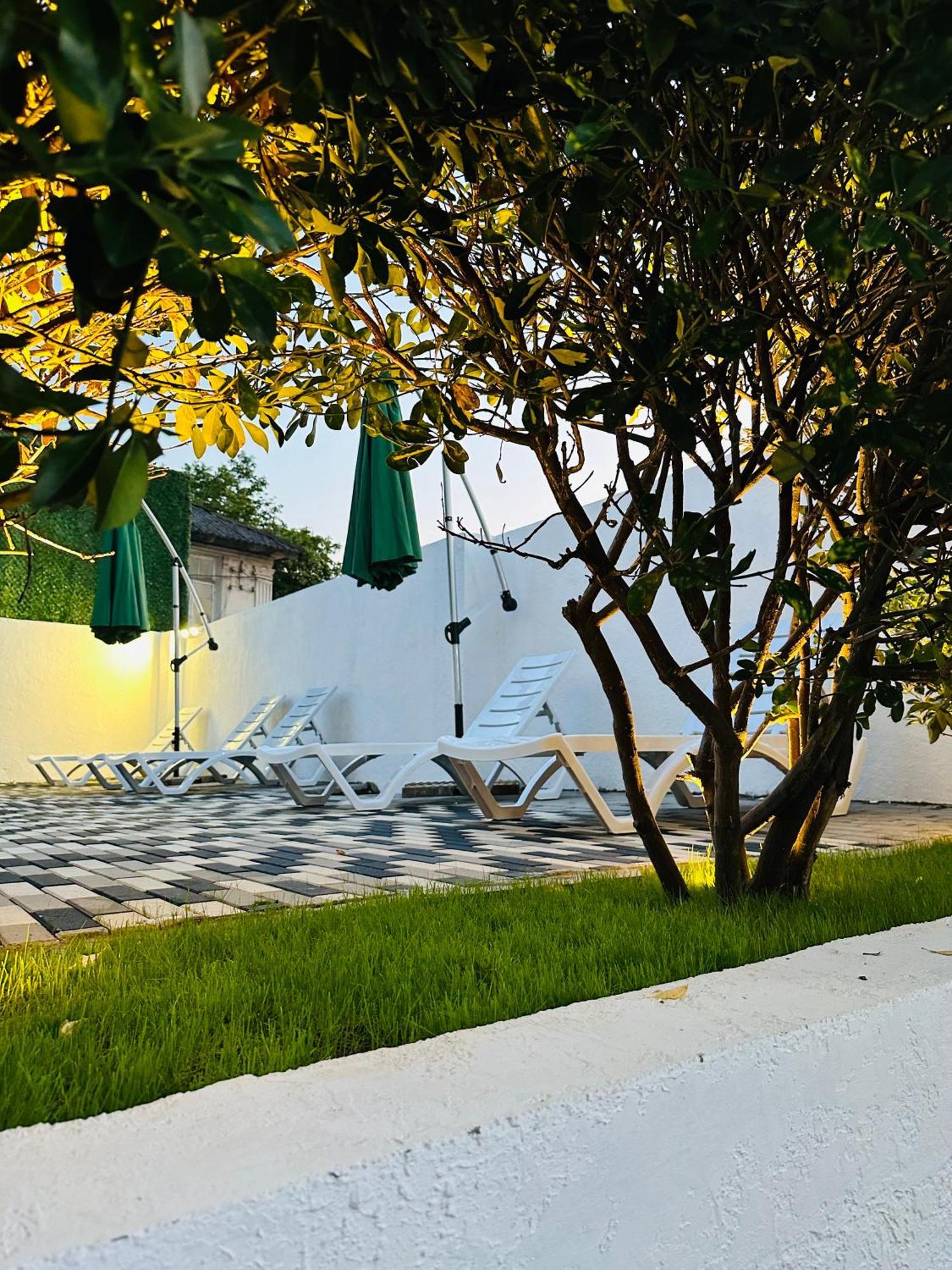 Villa Gardens 코불레티 외부 사진