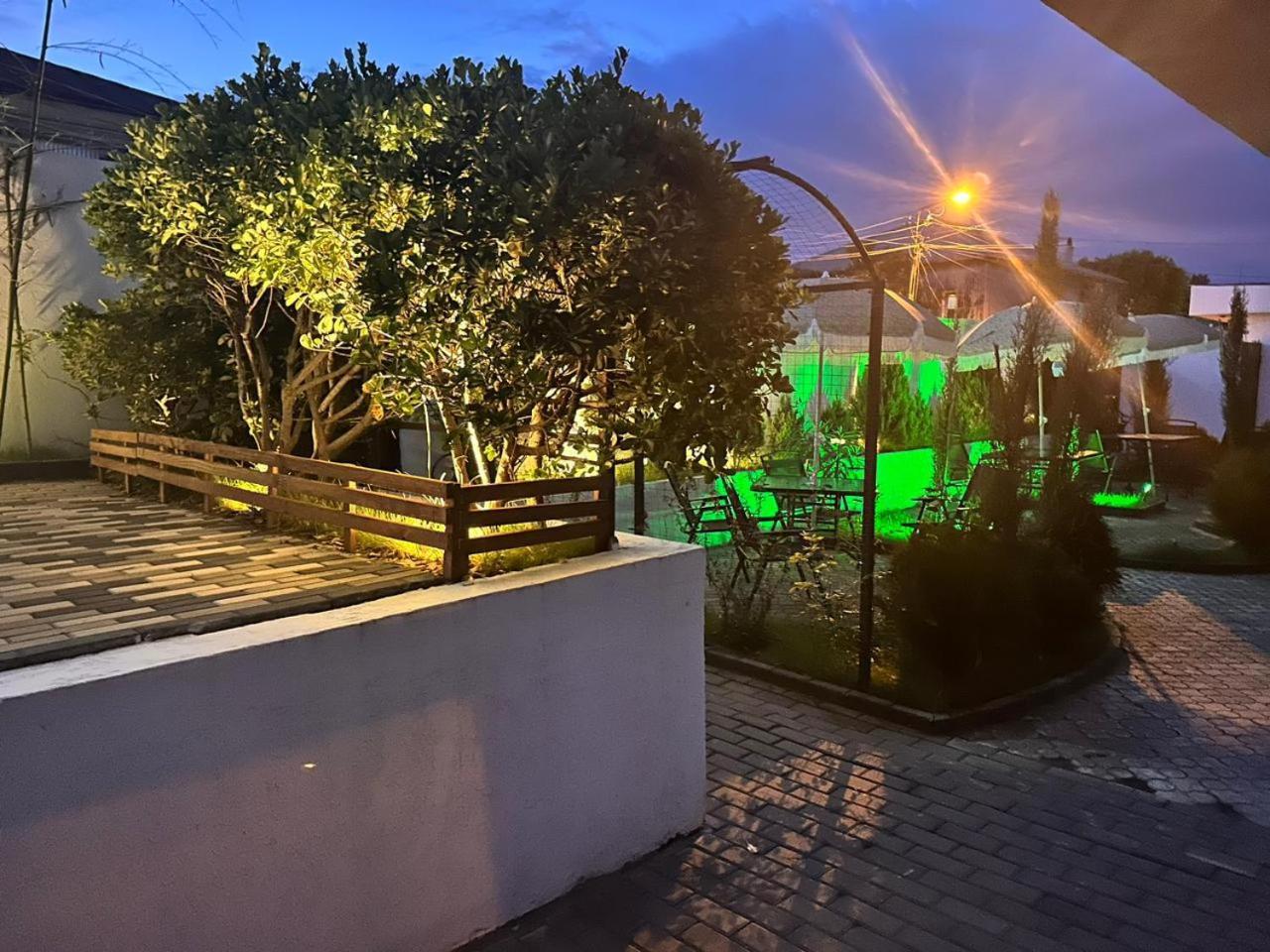 Villa Gardens 코불레티 외부 사진