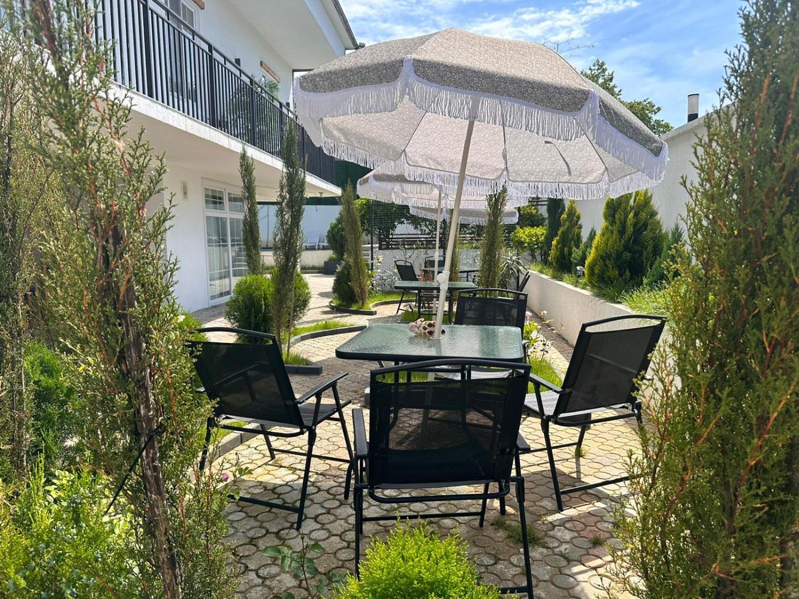Villa Gardens 코불레티 외부 사진