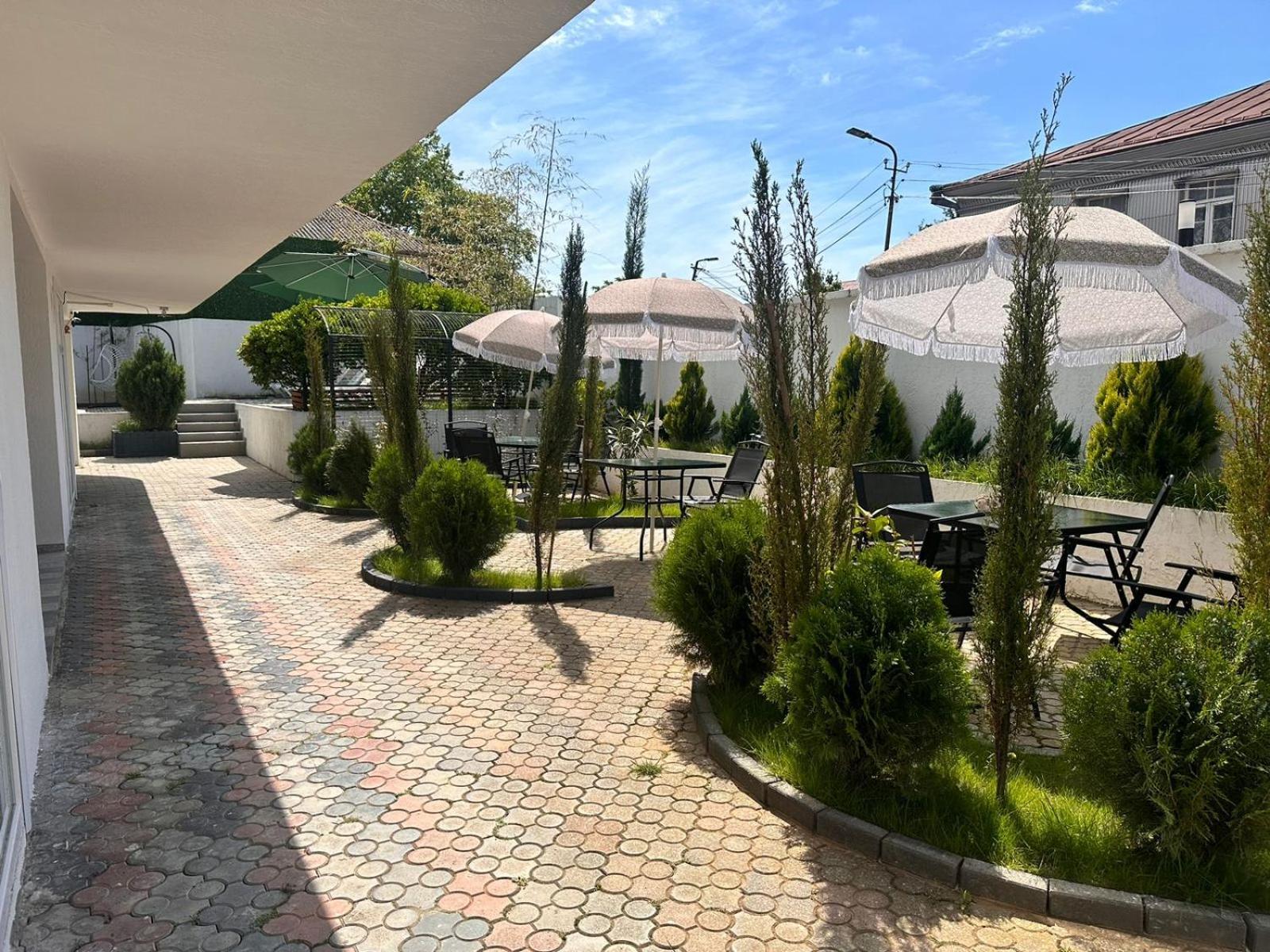 Villa Gardens 코불레티 외부 사진