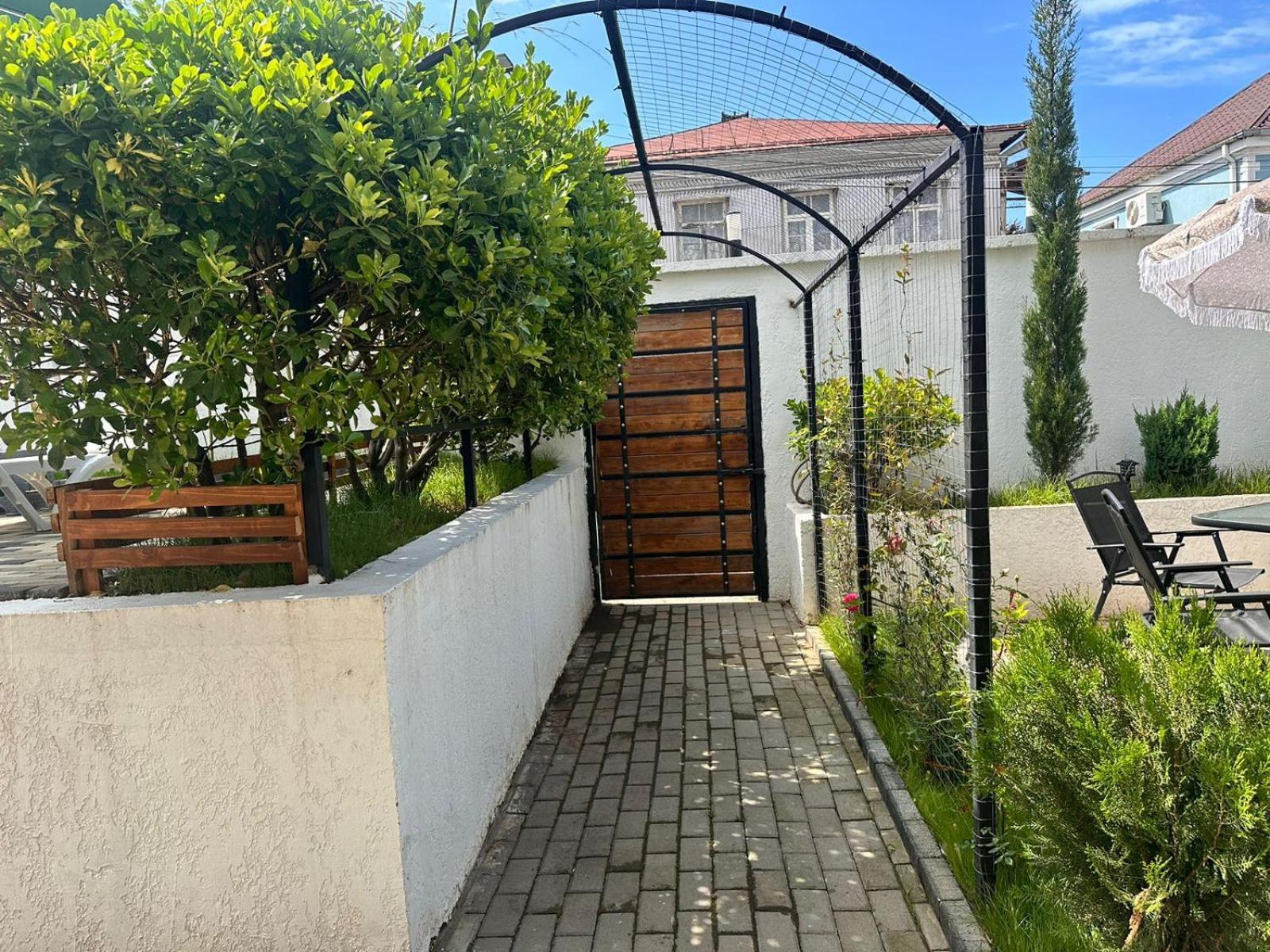 Villa Gardens 코불레티 외부 사진